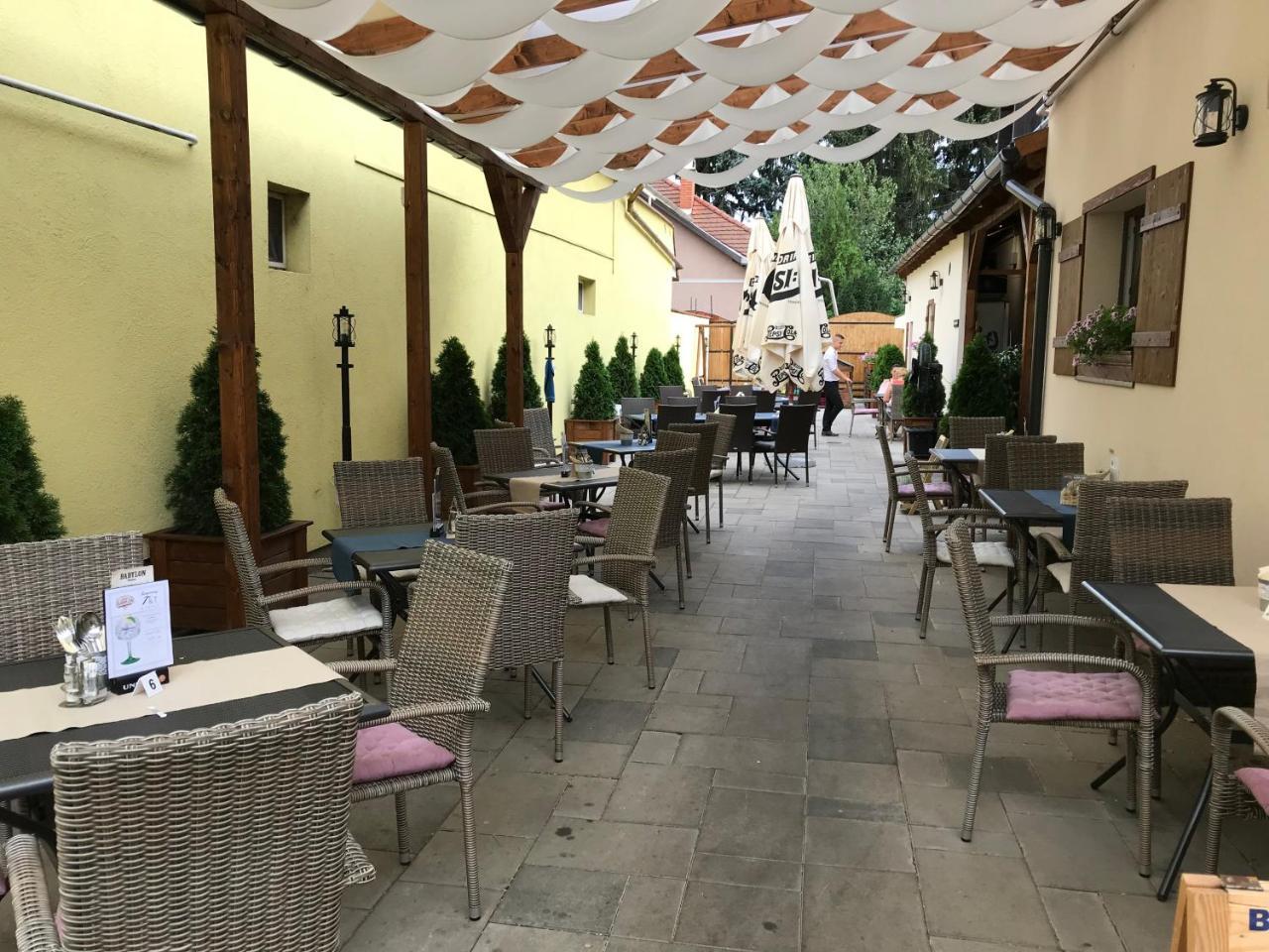 Babylon Pizzeria Vendeghaz Hotel Miskolc Exterior photo